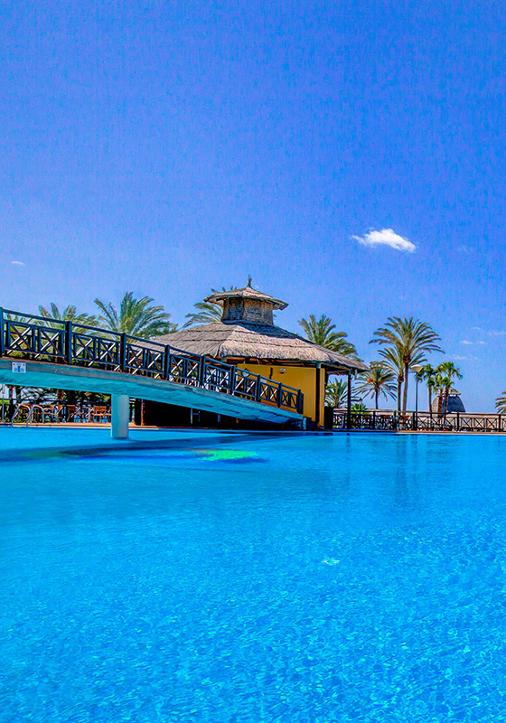 piscinas sbh costa calma beach resort – relax frente al mar en costa calma piscinas exteriores del sbh costa calma beach resort en fuerteventura